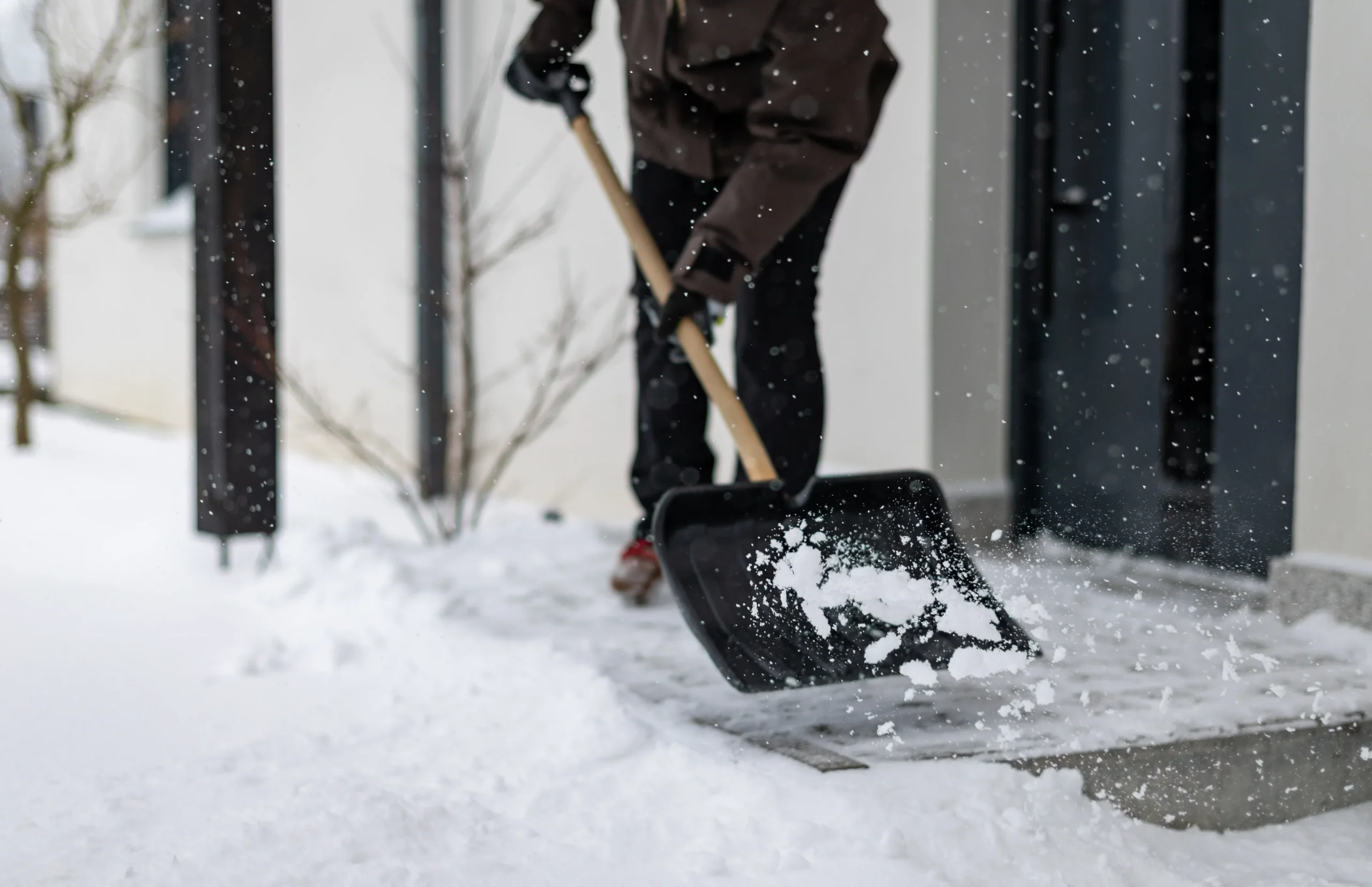 Snöskottning utfört på plats i Uddevalla